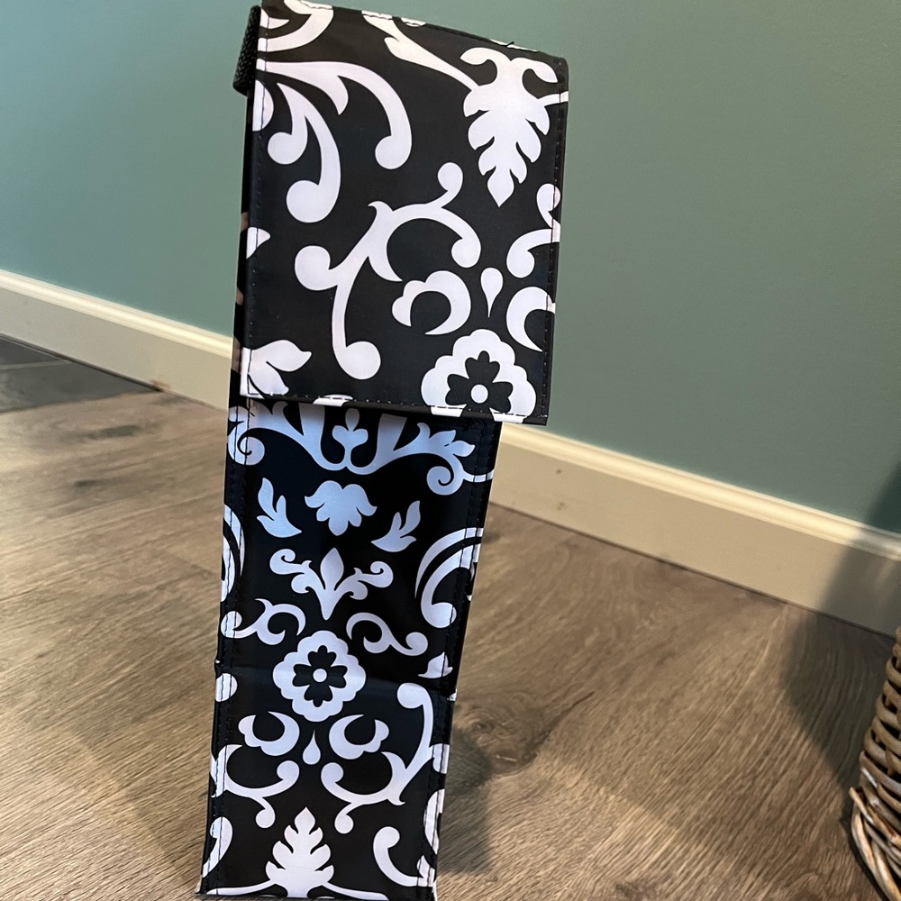Thirty-one wine cooler